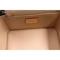 Louis Vuitton Beauty Monogram