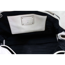 Prada Esplanade Pelle Martellata Bianca