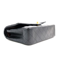 Chanel Classica Media Pelle Nera